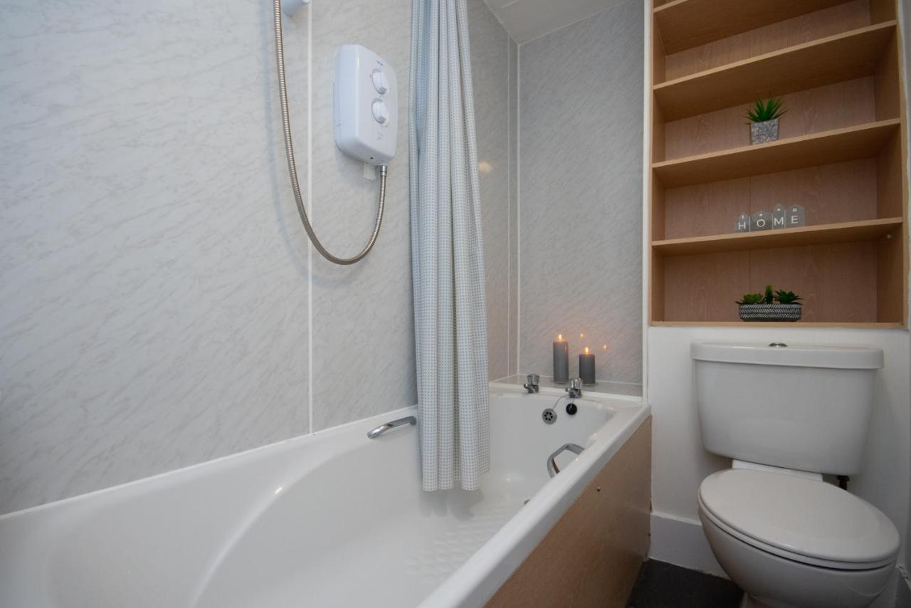 Dwellcome Home Ltd 1 Bed Apt, Half Mile To Union Street Yet Quiet, Free Parking, Fast Wifi, Ideal For Long Term Contractor, Etc Stays, Fully Equipped Kitchen, Regular Housekeeping Option - See Our Site For Assurance アバディーン エクステリア 写真