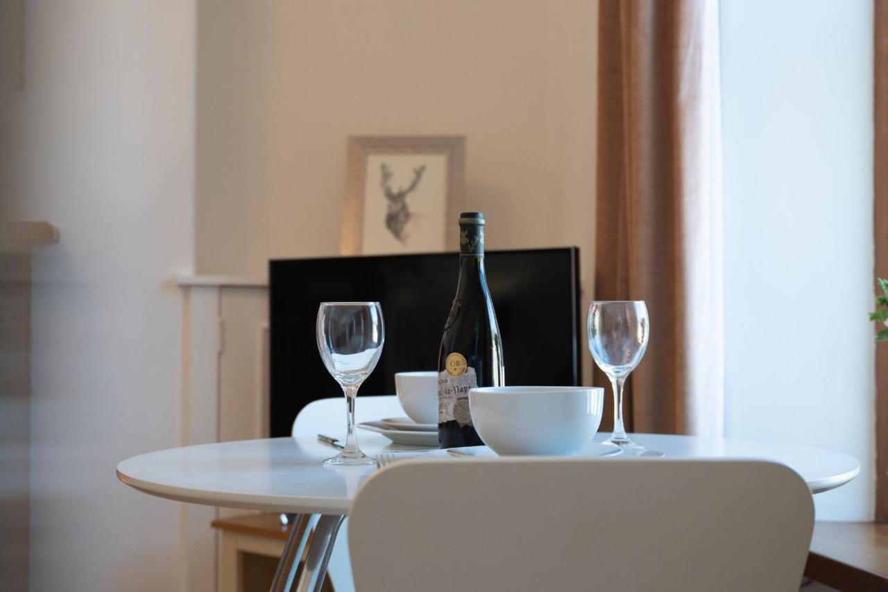 Dwellcome Home Ltd 1 Bed Apt, Half Mile To Union Street Yet Quiet, Free Parking, Fast Wifi, Ideal For Long Term Contractor, Etc Stays, Fully Equipped Kitchen, Regular Housekeeping Option - See Our Site For Assurance アバディーン エクステリア 写真