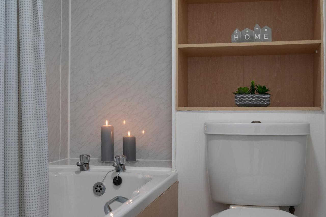 Dwellcome Home Ltd 1 Bed Apt, Half Mile To Union Street Yet Quiet, Free Parking, Fast Wifi, Ideal For Long Term Contractor, Etc Stays, Fully Equipped Kitchen, Regular Housekeeping Option - See Our Site For Assurance アバディーン エクステリア 写真