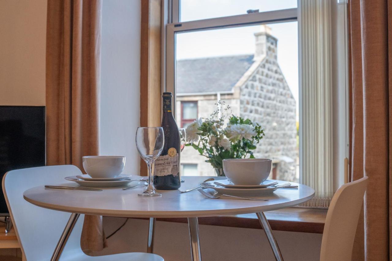 Dwellcome Home Ltd 1 Bed Apt, Half Mile To Union Street Yet Quiet, Free Parking, Fast Wifi, Ideal For Long Term Contractor, Etc Stays, Fully Equipped Kitchen, Regular Housekeeping Option - See Our Site For Assurance アバディーン エクステリア 写真